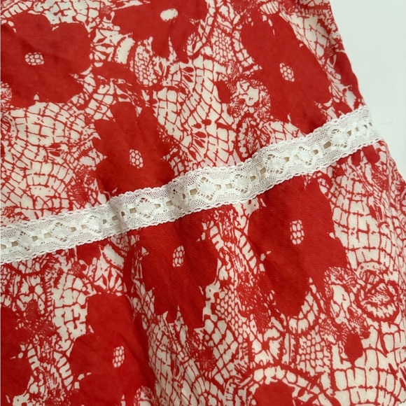 Calvin Klein Jeans Red and White Floral Mini Skirt - Picture 2 of 3